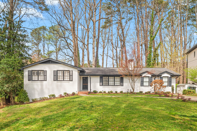 Building Photo - 550 High Point Ln
