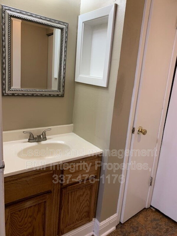 Building Photo - 206 Elks Cove