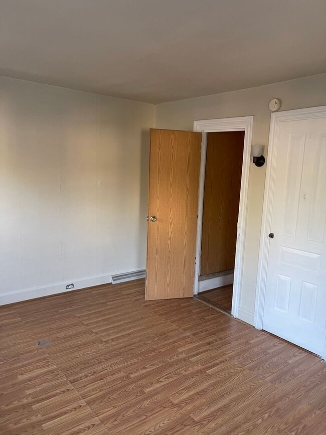 Building Photo - Three bedroom home in Beautiful Carlisle area