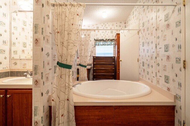 Building Photo - 2671 Oscar Harvey Rd