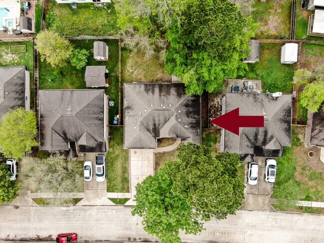 Building Photo - 28715 Fox Lynn Dr