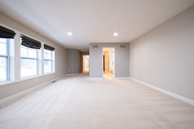 Building Photo - 5029 Hankerson Ave