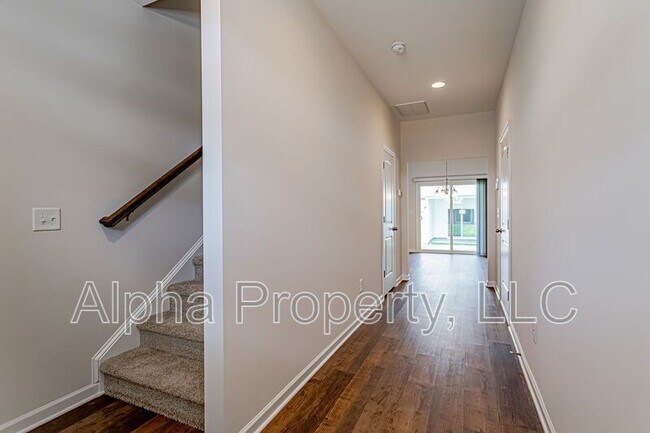 Building Photo - 409 Wards Creek Way