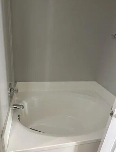 Building Photo - 360 Bubble Creek Ct