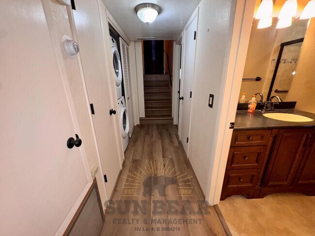 Building Photo - 3 Bedroom in Central Location in Incline!