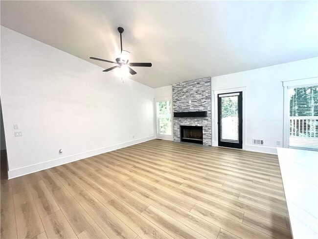 Building Photo - 2894 Sterling Dr NW