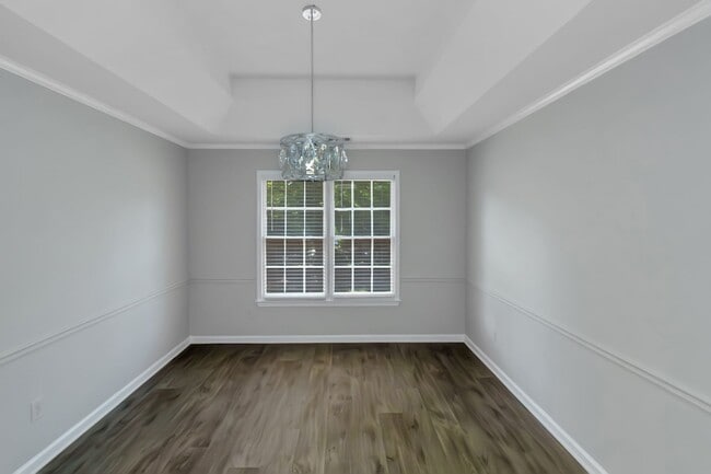Building Photo - Don’t Miss This Beautiful 4BR/2BA Home wit...