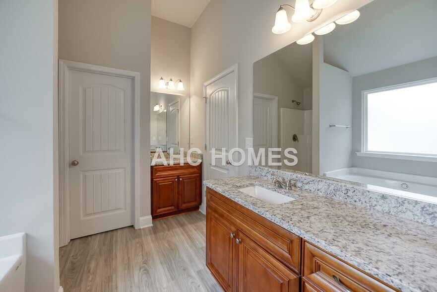 Building Photo - 2297 Shady Dr