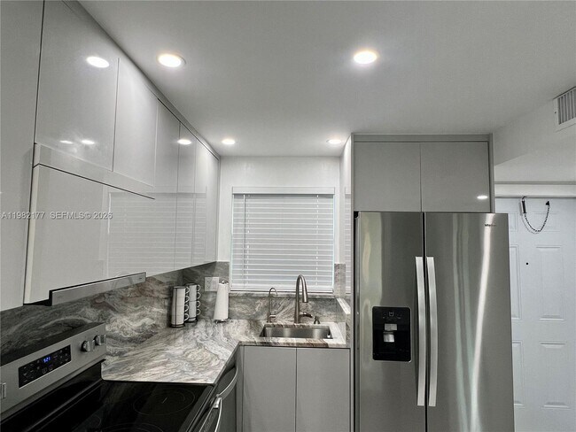 Building Photo - 8595 Sunrise Lakes Blvd