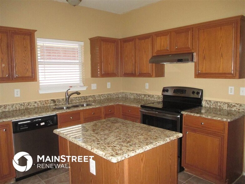 Building Photo - 811 Parkside Dr