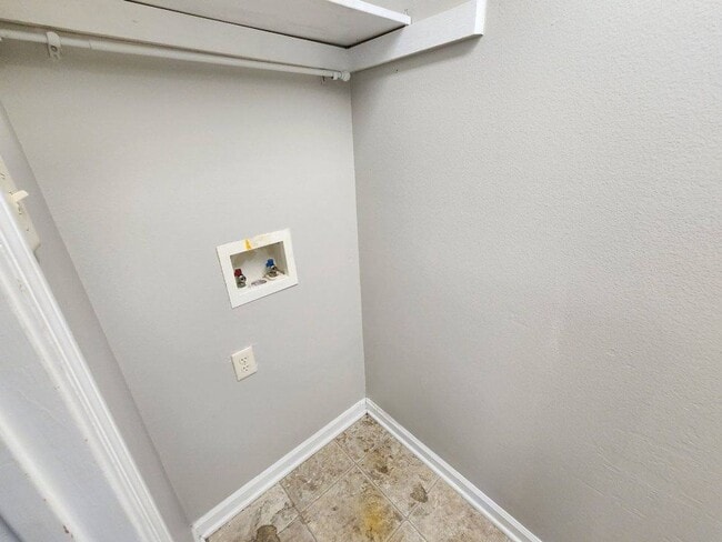 Building Photo - 366 Hickory Grove St