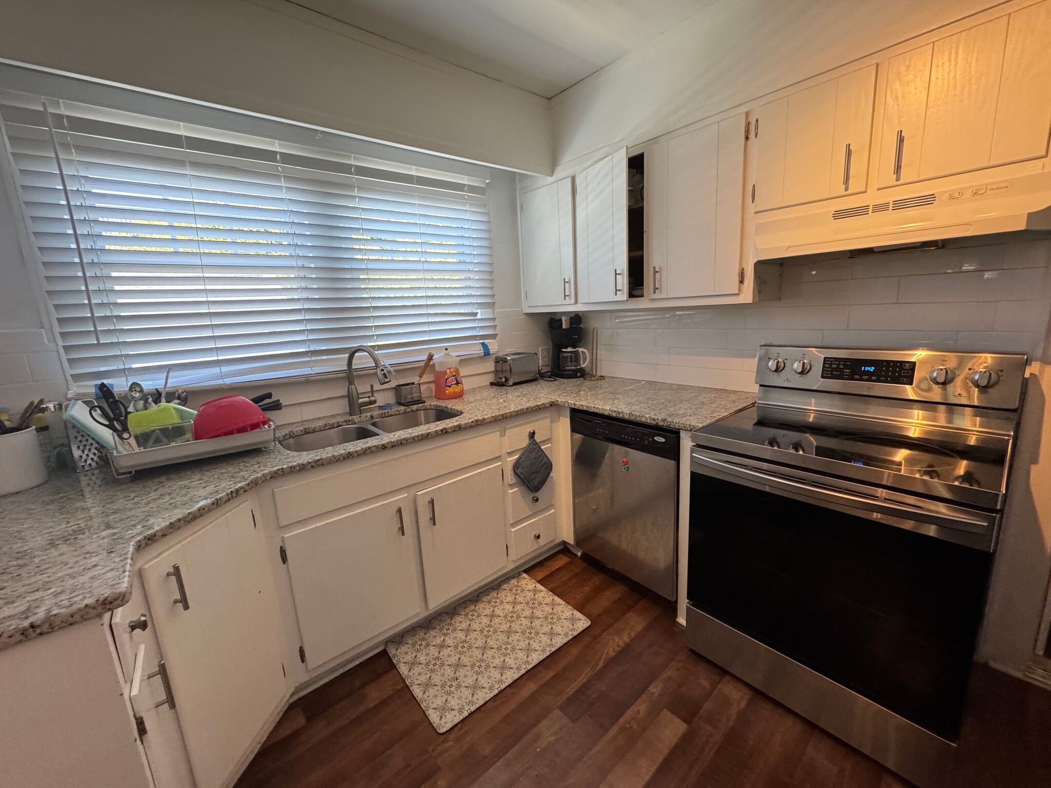 Kitchen - 1065 Atlantic Dr NW