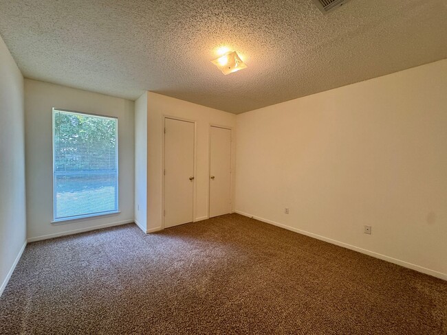 Building Photo - Duplex