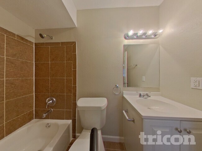 Building Photo - 15375 Hopedale Ln