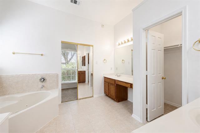 Building Photo - 10057 Wyndbrook Dr