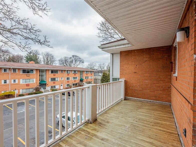 Building Photo - 2456 East Ave