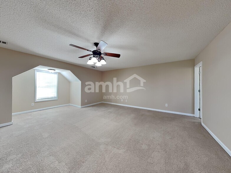 Building Photo - 76 Oak Springs Ln