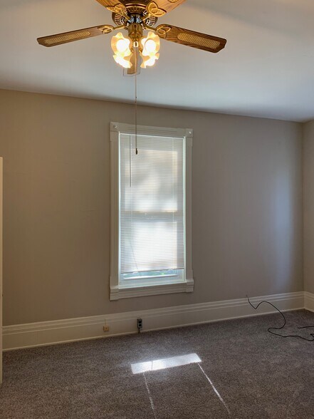 Building Photo - 114 Parker St