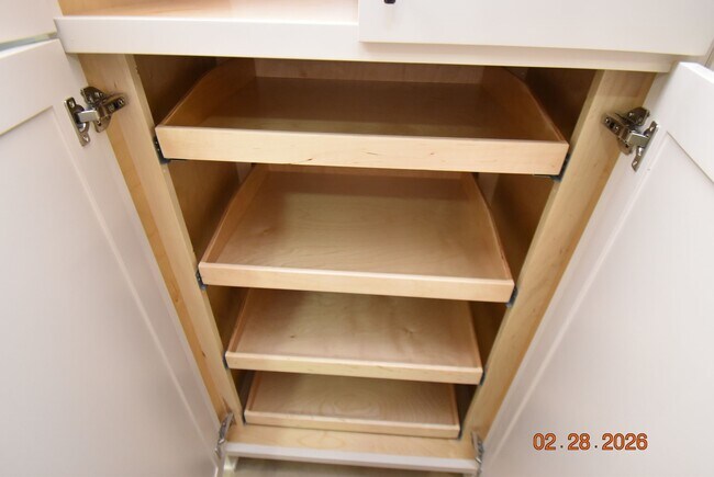 Building Photo - 623 Honeysuckle Dr