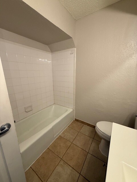 Building Photo - 608 Linda Ln