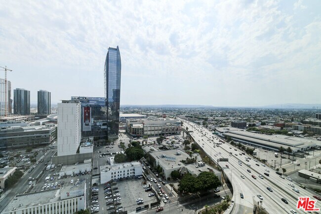 Building Photo - 889 Francisco St