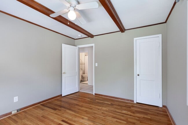 Building Photo - Spacious 3 beds & 3 Full Baths in Woodland...