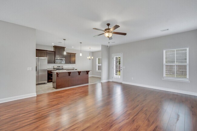 Building Photo - 486 Thorp Circle