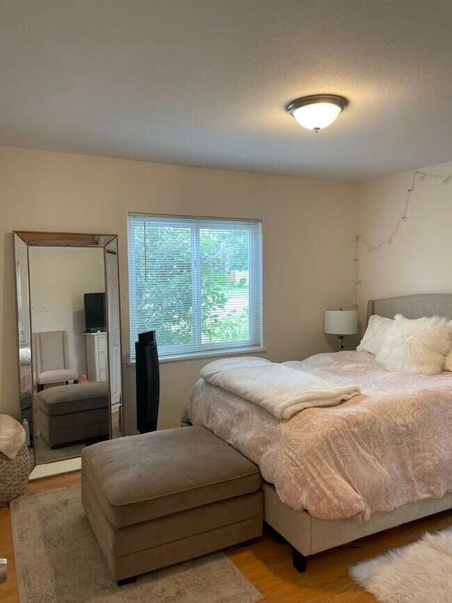 Building Photo - 4706 E Dartmouth Ave