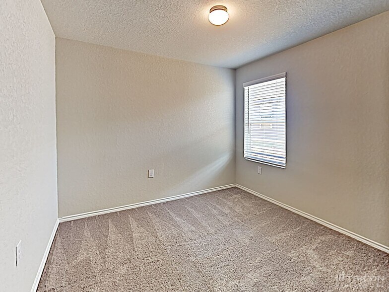 Building Photo - 1410 Putters Edge