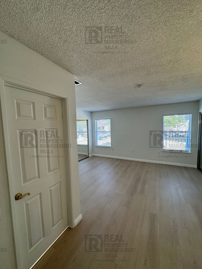 Building Photo - 55+ Community Gem: Open Floor Plan, Large Backyard & Clubhouse Amenities