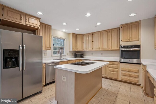 Building Photo - 15831 Glacier Ct