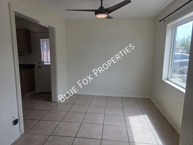 Building Photo - 1301 E Lee St