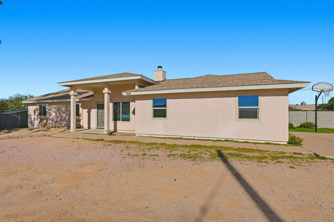 Building Photo - 7016 E Menlo St