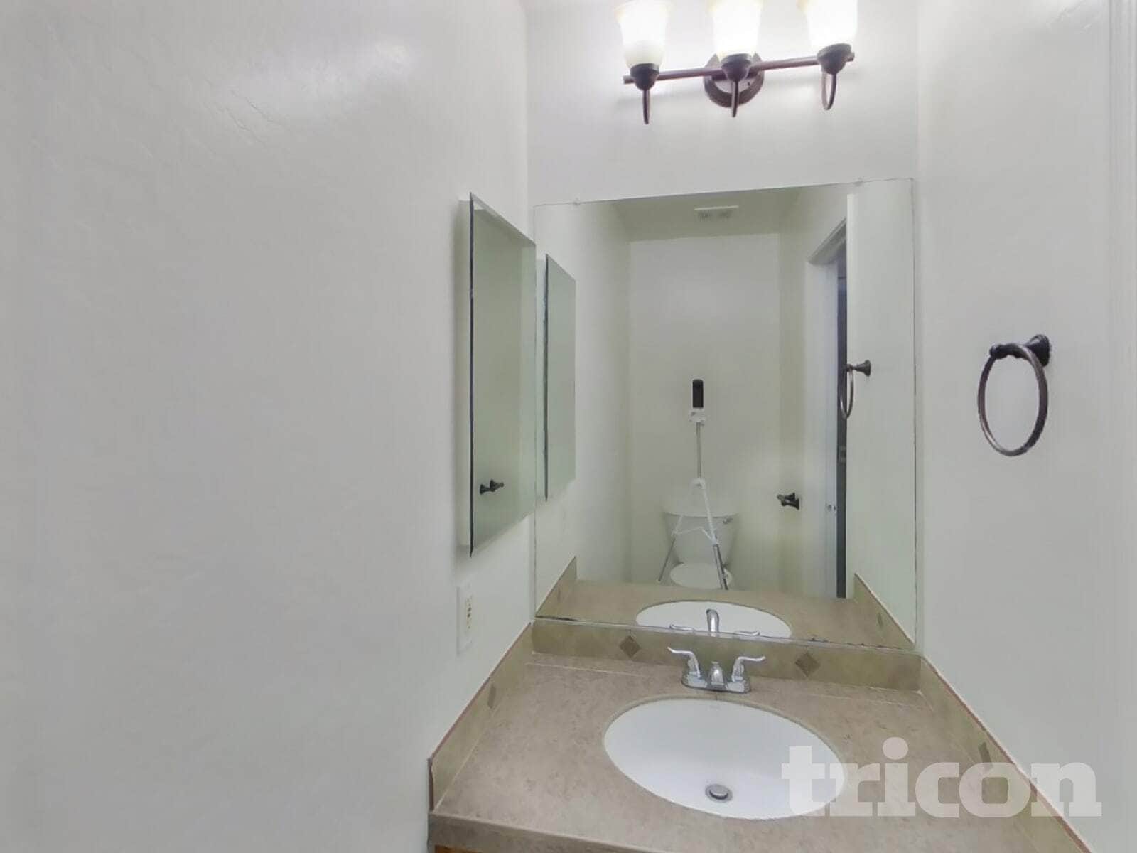 Building Photo - 11229 W Devonshire Ave