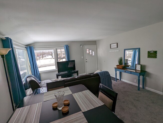 Living room - 739 Hale St