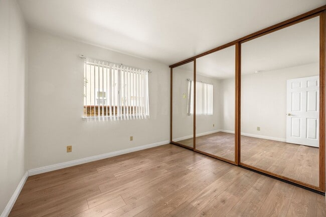 Building Photo - Beautiful Updated Corner Lot 3 Bed 3 Bath ...