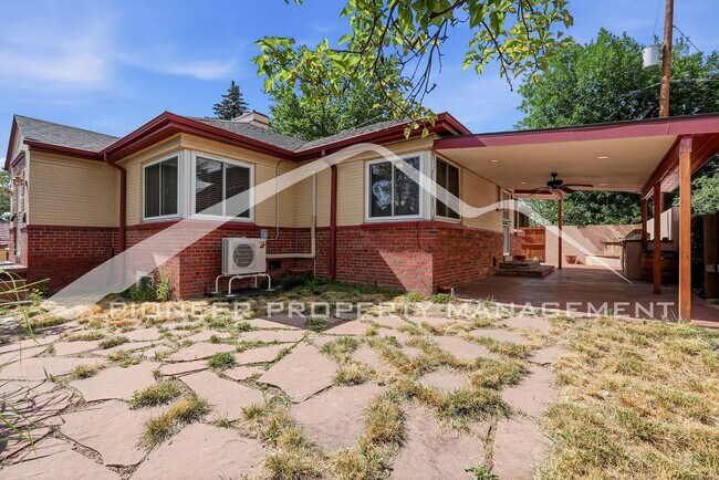 Building Photo - Stunning Home with Washer/Dryer and Gas Grill