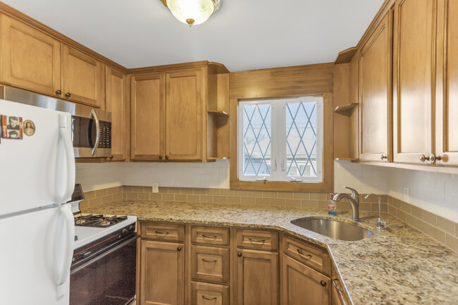 Building Photo - 5156 W 63rd Pl