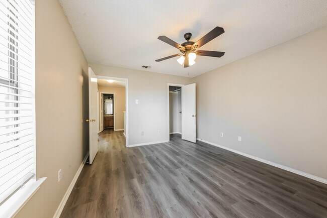 Building Photo - Spacious Duncanville 3-Bedroom Home
