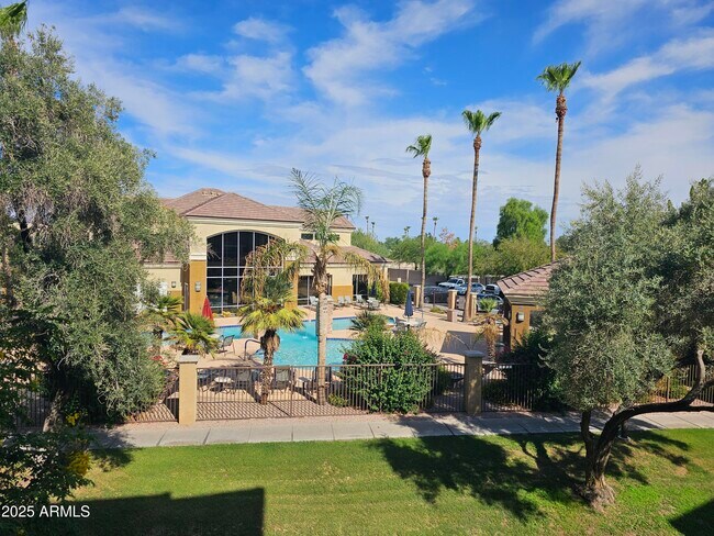 Building Photo - 18416 N Cave Creek Rd