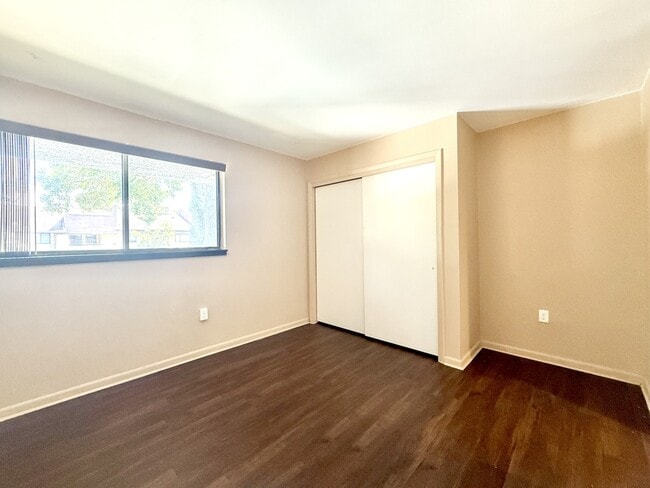 Building Photo - 785 S Village Dr