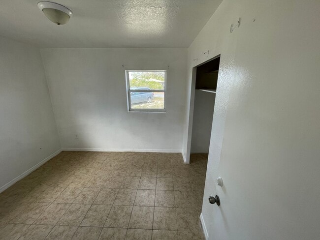 Building Photo - Corner Lot close to US 19