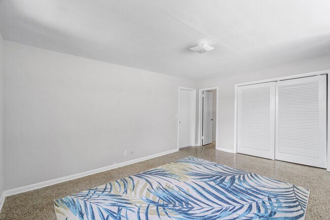 Building Photo - 5615 N Ocean Blvd