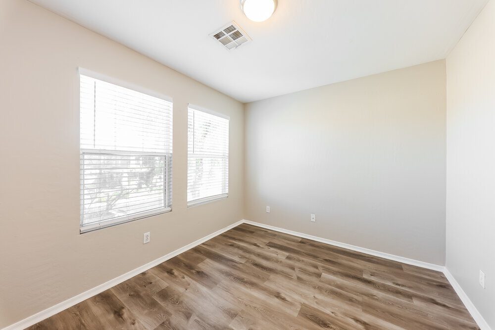 Building Photo - 14837 W Columbine Dr