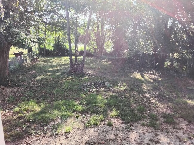 Building Photo - Charming 3-Bedroom Home Near the Park – Pe...