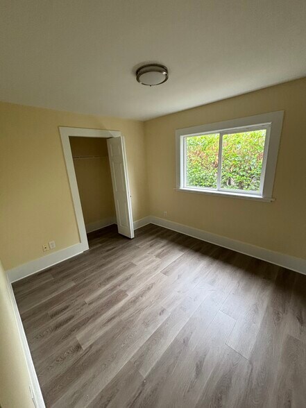 Building Photo - 651 W 12th Ave