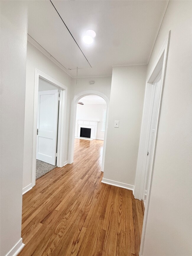 Building Photo - 813 Gale St