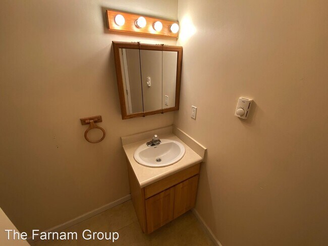 Building Photo - 1 br, 1 bath House - 63 Glade Street A2