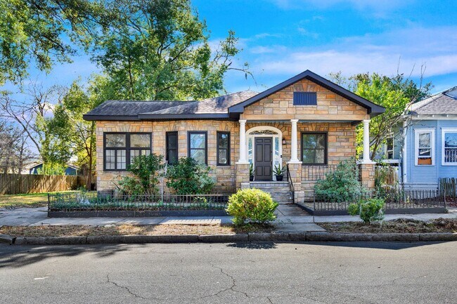 Building Photo - Thomas Square Home