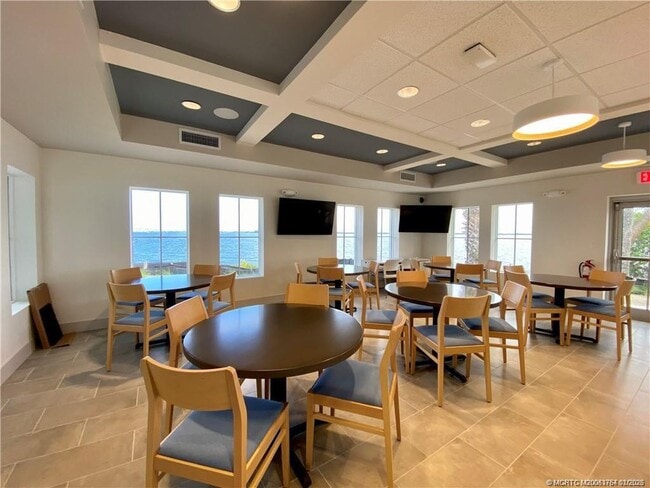 Building Photo - 2646 NE Pelican Wy